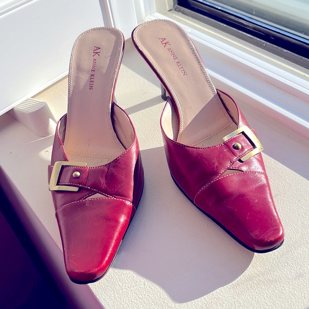 Anne Klein 8 1/2 medium burgundy leather slip on with a 3 inch heel see photos